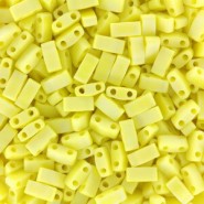 Miyuki half tila 5x2.4mm kralen - Opaque yellow matted ab HTL-404FR